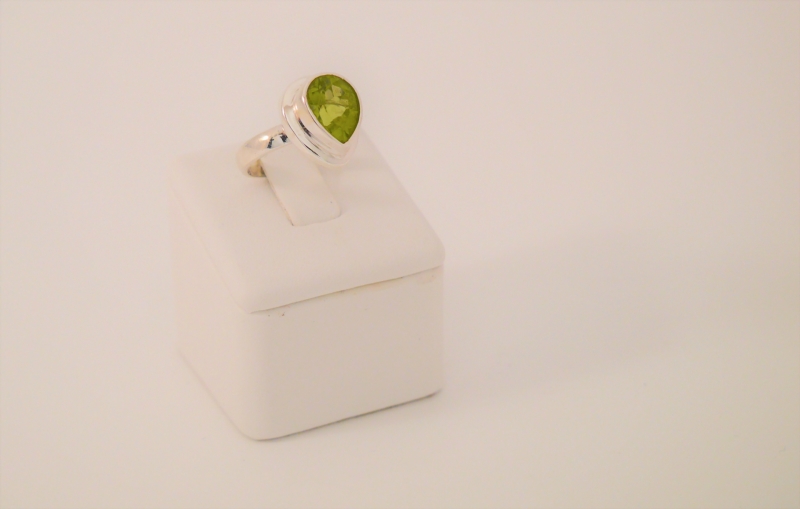 P1060010-peridot-bague-.jpg