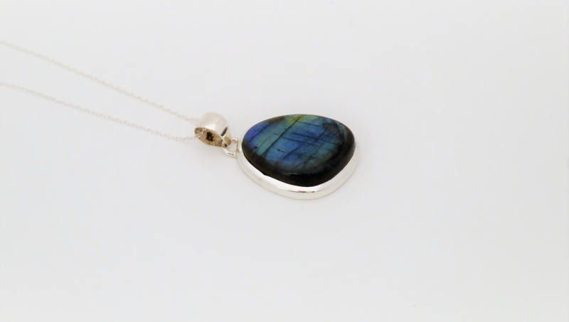 P1060056-labradorite-pendentif.jpg