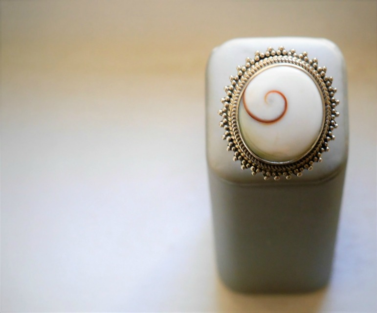 P1030201-oeil-de-ste-lucie-bague-facebook–